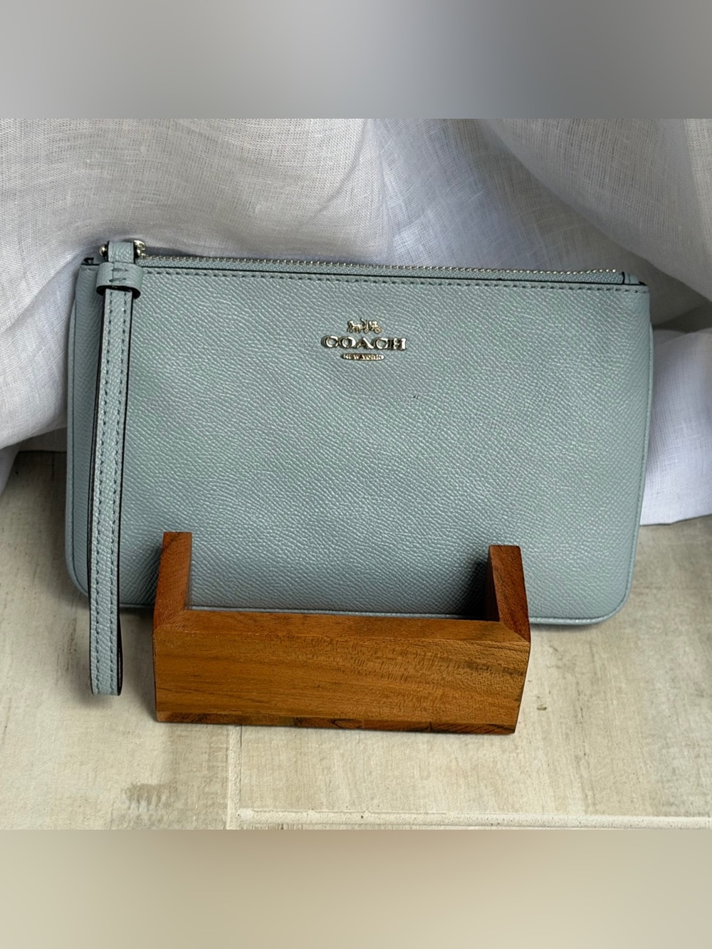 🩵Coach Large Crossgrain Leather Wristlet Pale Blue/Silver Hardware F57465🩵